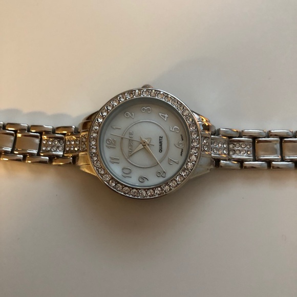 Silver Quarts Watch - Picture 4 of 4